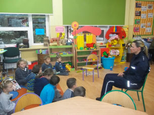 Bezpieczny przedszkolak – spotkanie z policjantem w  grupie 5 i 6 latków